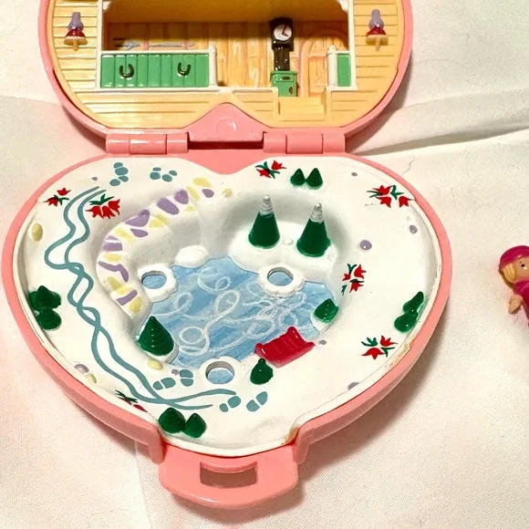 Polly Pocket Heidi’s Alpine Chalet made in 1989 by Blue Bird - Picture 3 of 8